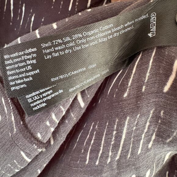 Eileen Fisher Silk Top M Black Cream V neck Blouse Shirt Capsule Minimalist - Picture 3 of 5